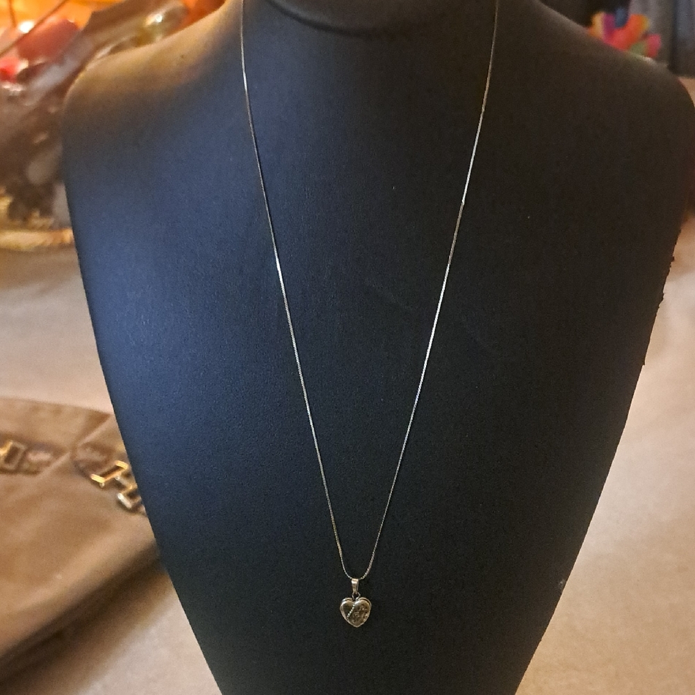 Delicate Gold Heart Pendant Necklace - Women Jewelry